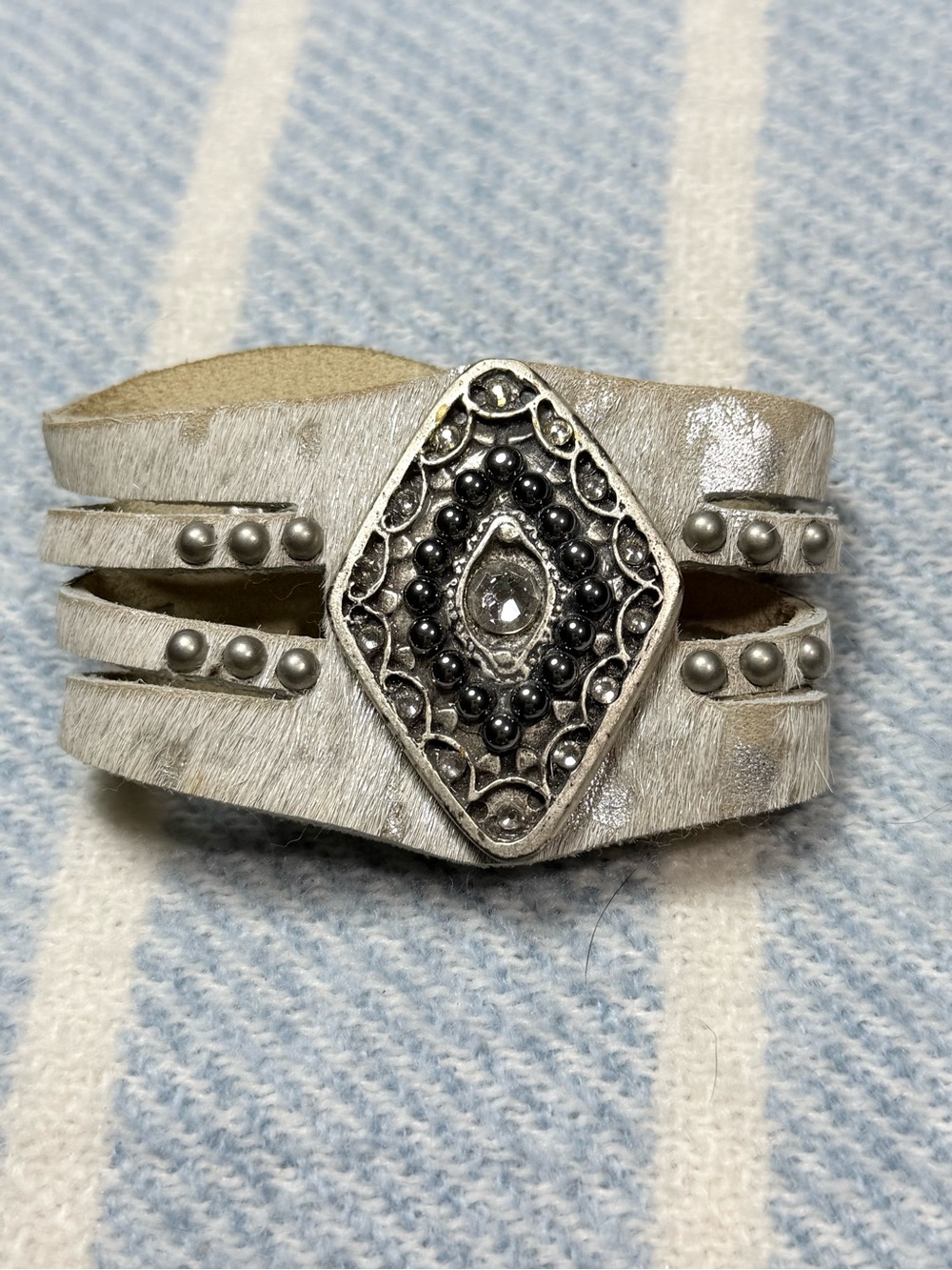 Leatherock Silver White Layered Leather Bracelet with Ornate Center